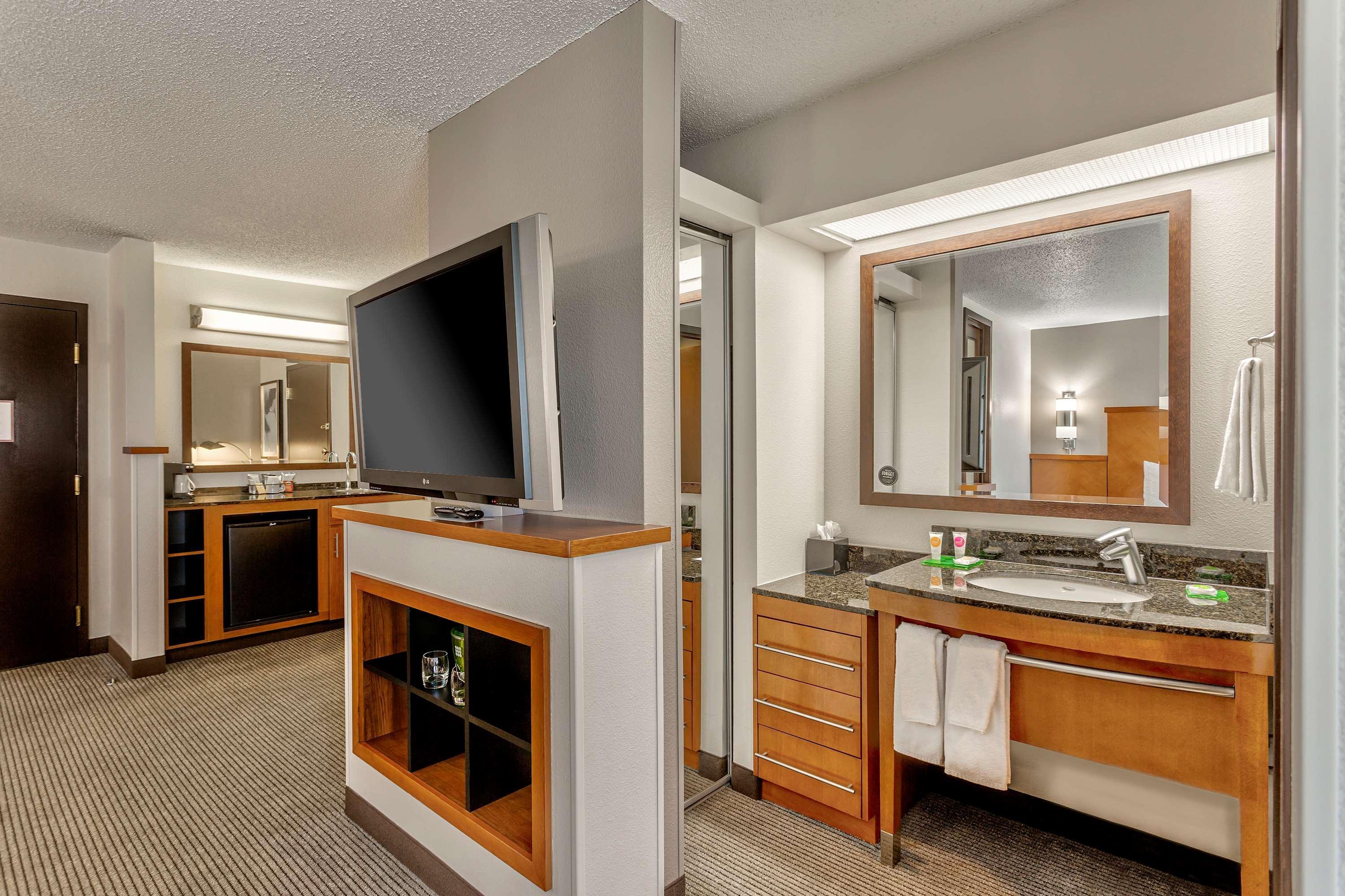 Wyndham Garden Kansas City Airport Exterior photo
